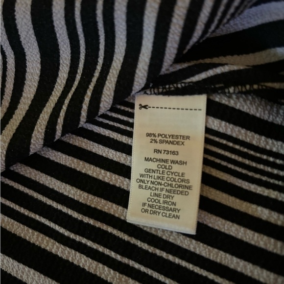 GREY & GRAY Top, sleeveless, black and light gray stripes.  Generous XL - Picture 7 of 7